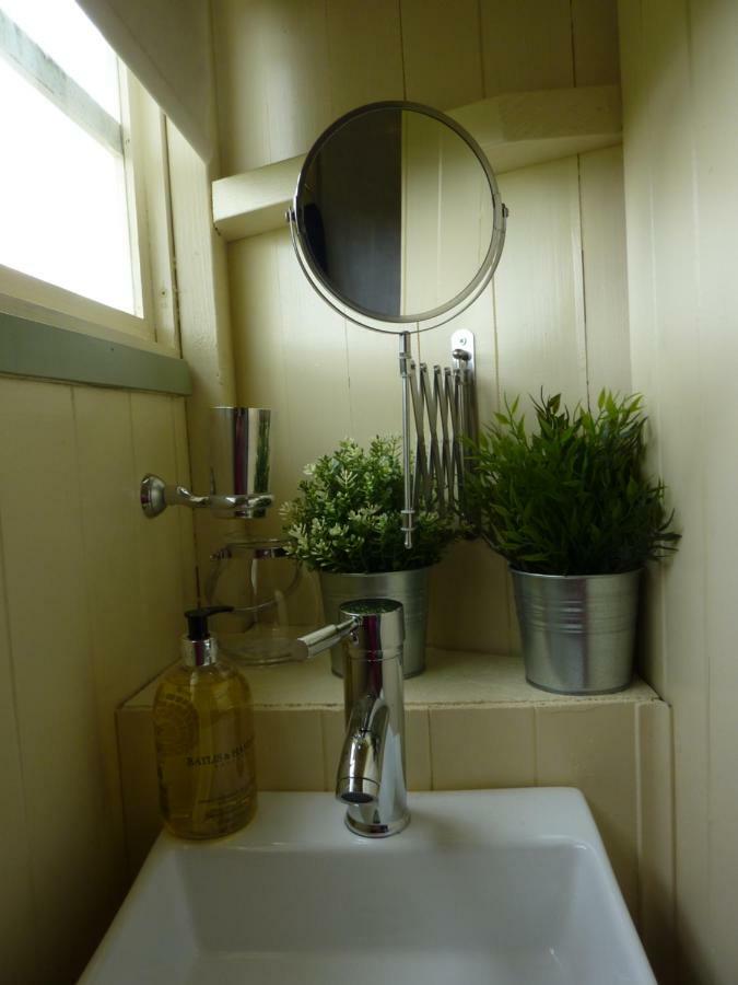 The Buteland Stop Rosie Off Grid Shepherds Hut Белингъм Екстериор снимка